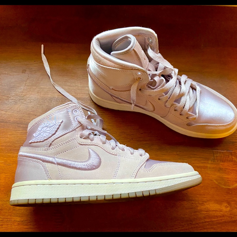 Air Jordan 1 Retro High “Barely Grape”